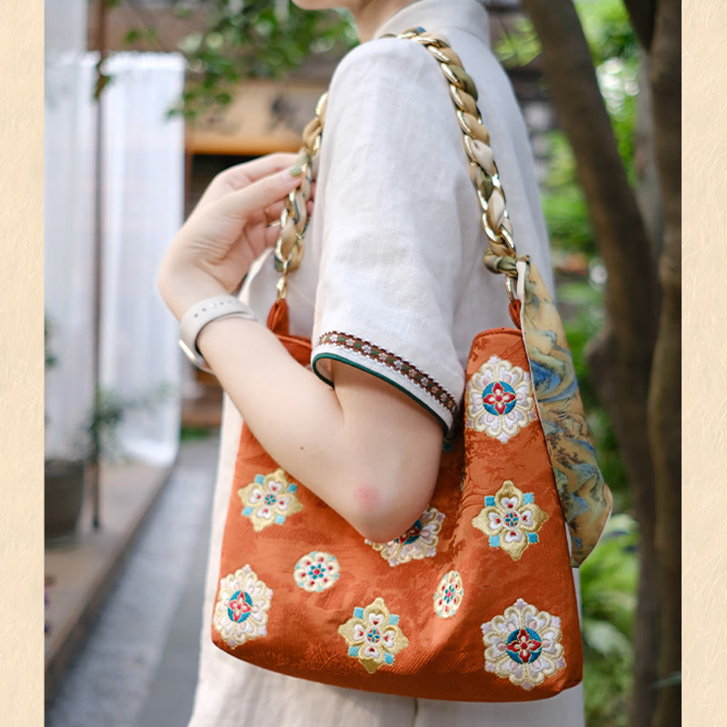 Satin Su Embroidered Crossbody Bag in Green – Elegant Yoga Tote