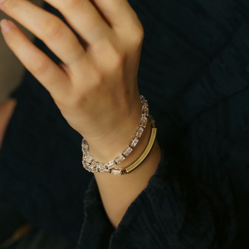 Bracelet carré en cuivre et cristal blanc pour la chance et l'équilibre