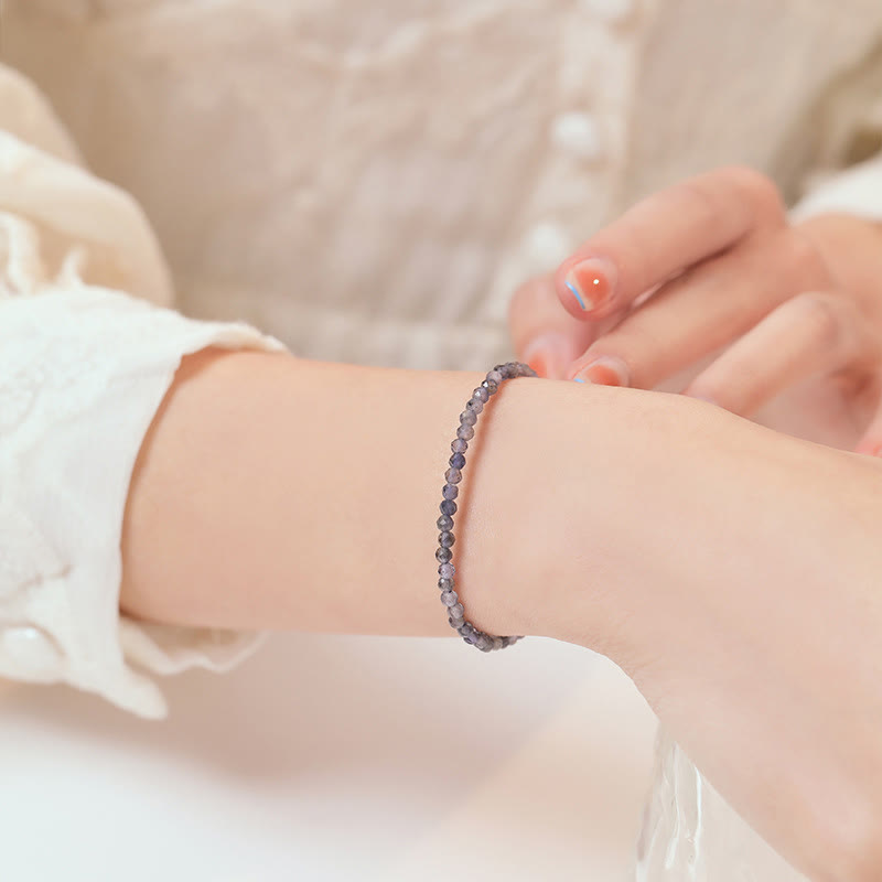 Bracelet de communication ultra-fin en perles d'améthyste et d'iolite de 3 mm