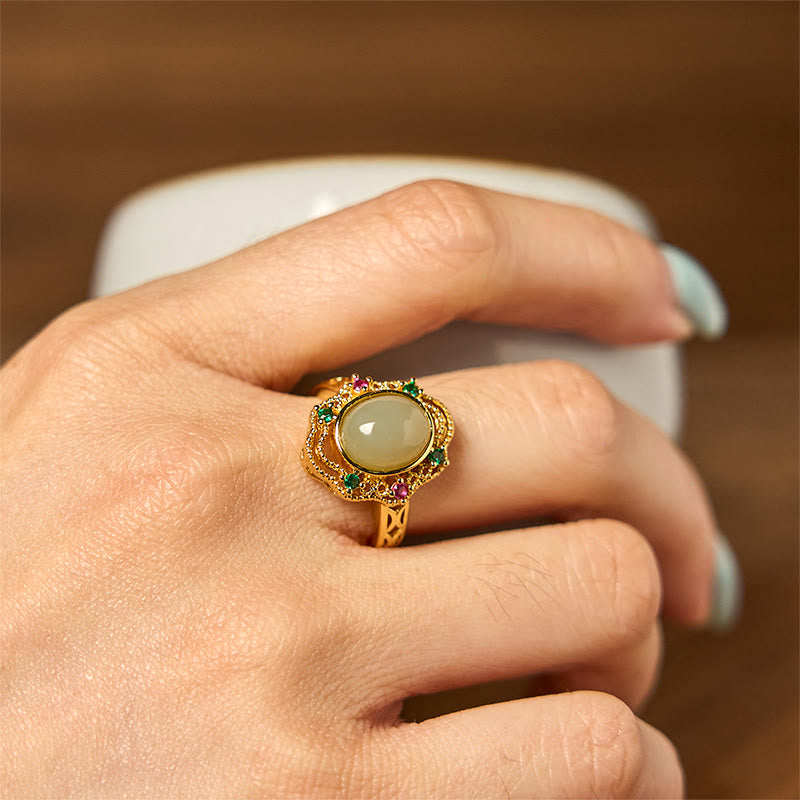 Bague porte-bonheur ouverte en jade Hetian 10 x 8 mm à motif creux