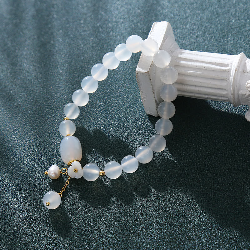 Bracelet porte-bonheur et positivité en agate blanche de 8 mm avec breloque perle