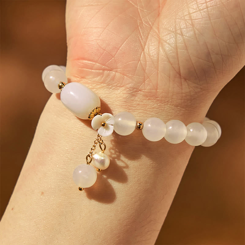 Bracelet porte-bonheur et positivité en agate blanche de 8 mm avec breloque perle
