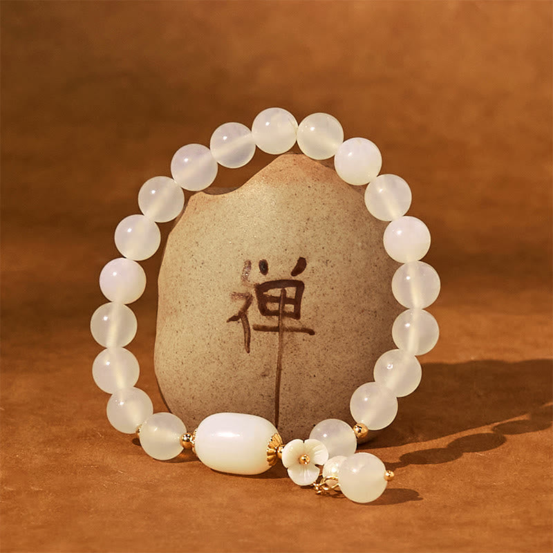 Bracelet porte-bonheur et positivité en agate blanche de 8 mm avec breloque perle