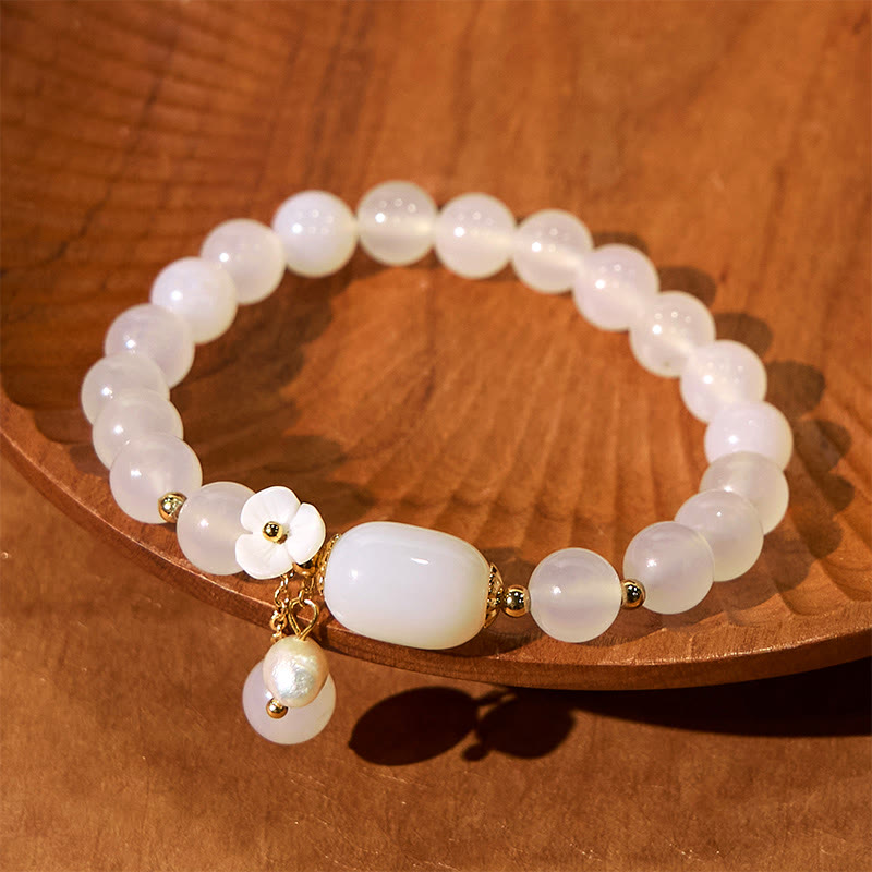Bracelet porte-bonheur et positivité en agate blanche de 8 mm avec breloque perle