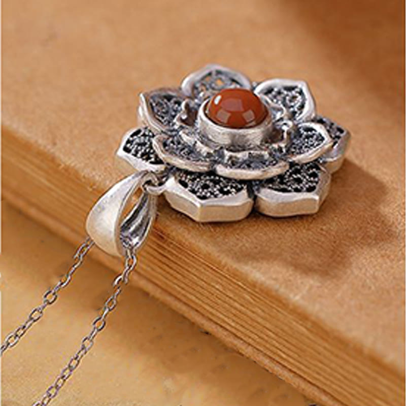 Collier Om Mani Padme Hum en cuivre et agate rouge pour la paix