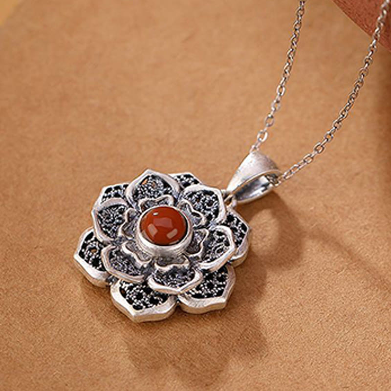 Collier Om Mani Padme Hum en cuivre et agate rouge pour la paix
