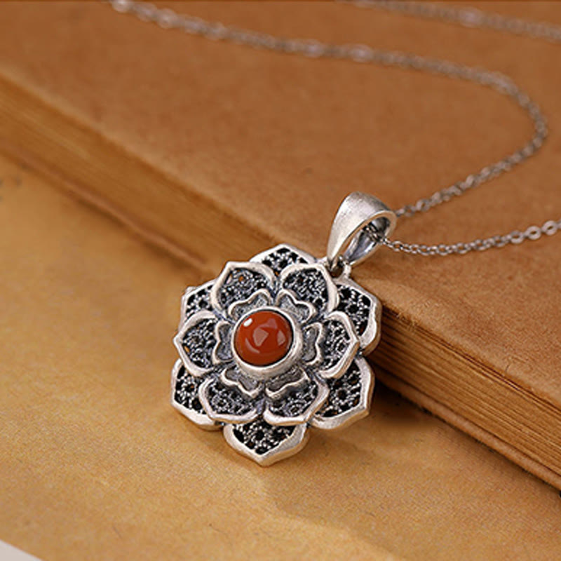 Collier Om Mani Padme Hum en cuivre et agate rouge pour la paix