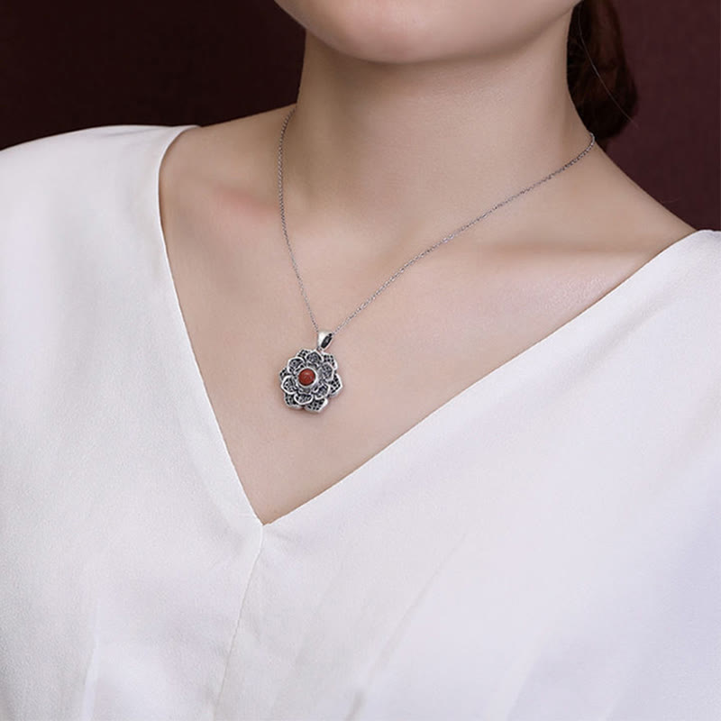 Collier Om Mani Padme Hum en cuivre et agate rouge pour la paix