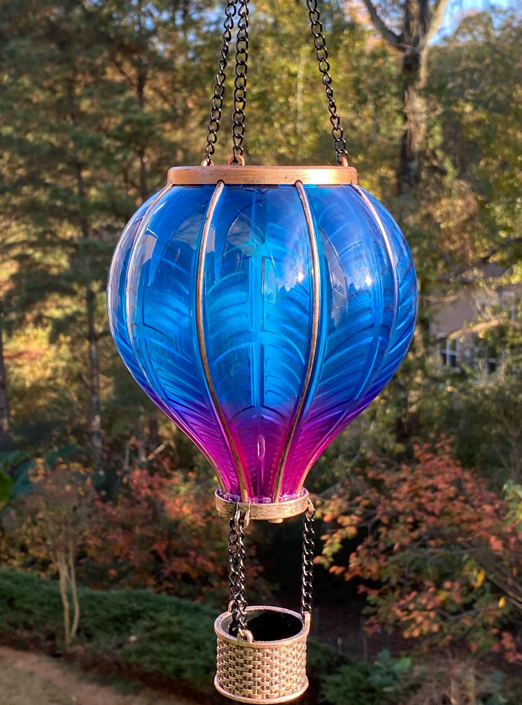 Decorative hot air balloon-shaped solar wind chime lantern for garden décor