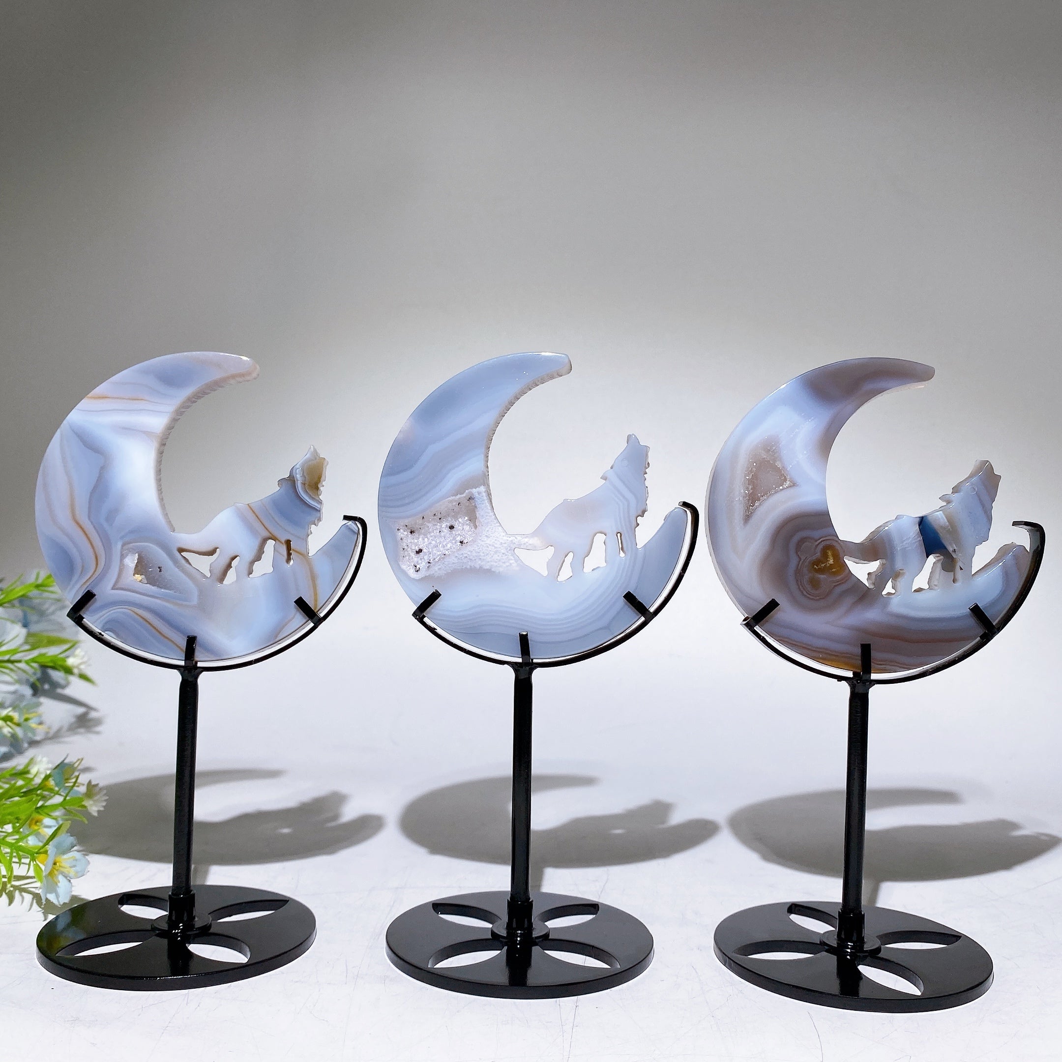 18cm Druzy Agate Wolf & Moon Crystal Figurine Sculpture
