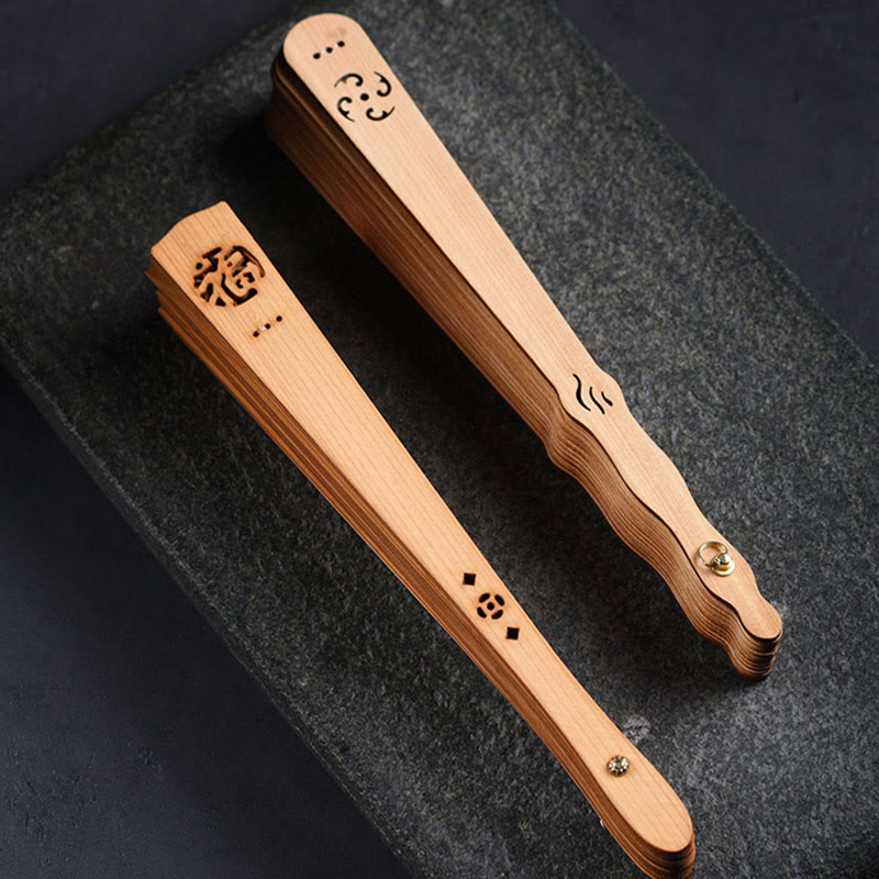 Éventail chinois pliant en bois de Thuja Sutchuenensis, 18 cm, nuages ​​propices