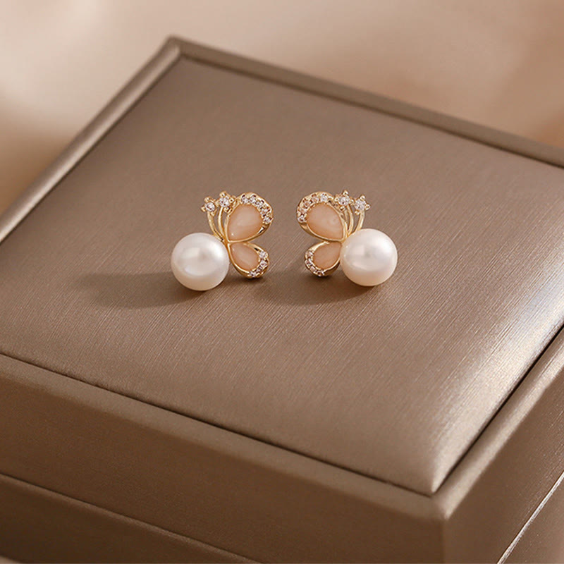 Boucles d'oreilles à tige papillon en or 18 carats avec perles et amour et liberté