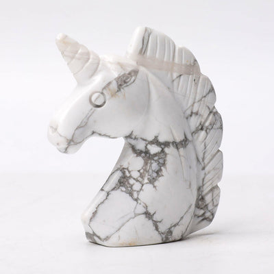 Figurine sculptée en cristal de licorne Howlite de 2,0 pouces