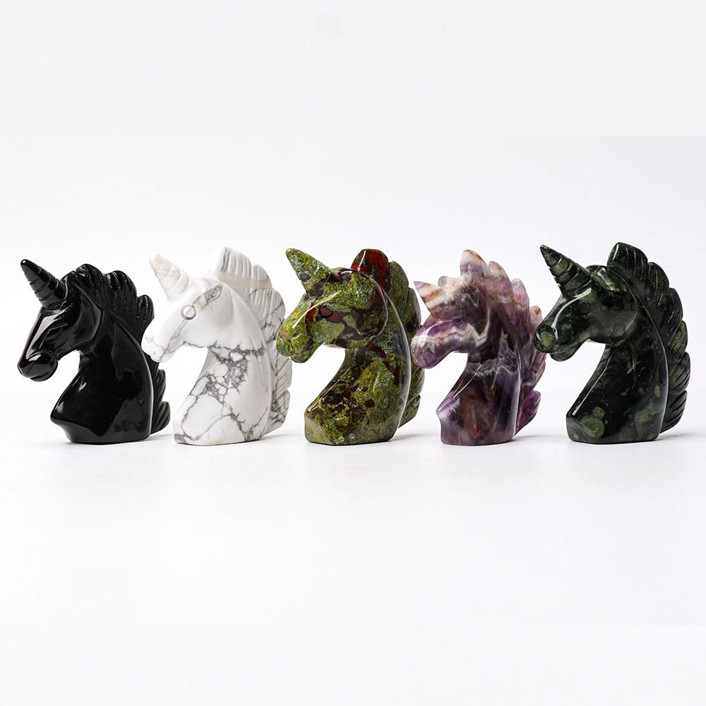 Figurine sculptée en cristal de licorne Howlite de 2,0 pouces