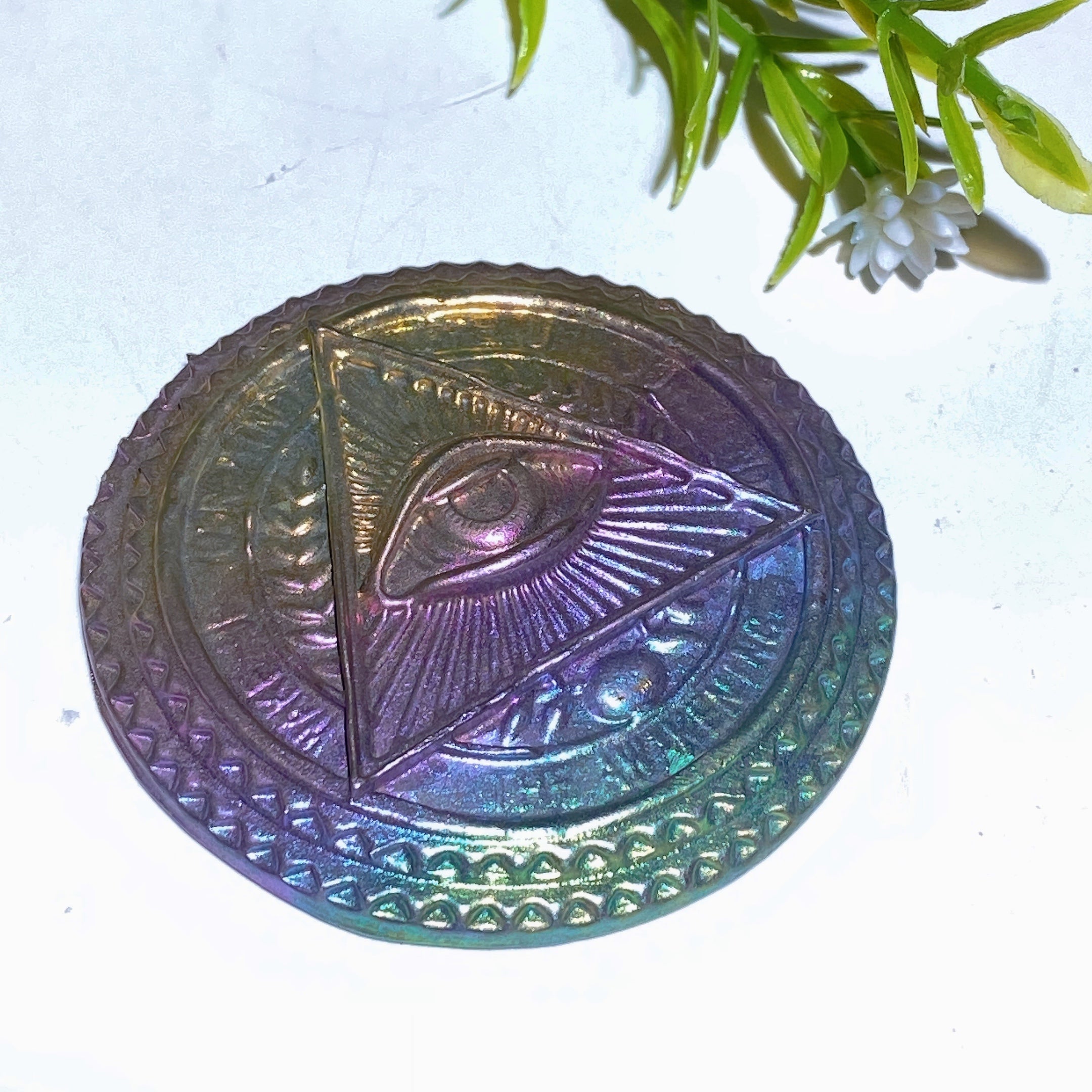 Dalle de guérison en cristal d'œil de Heru en bismuth de 2,3 pouces