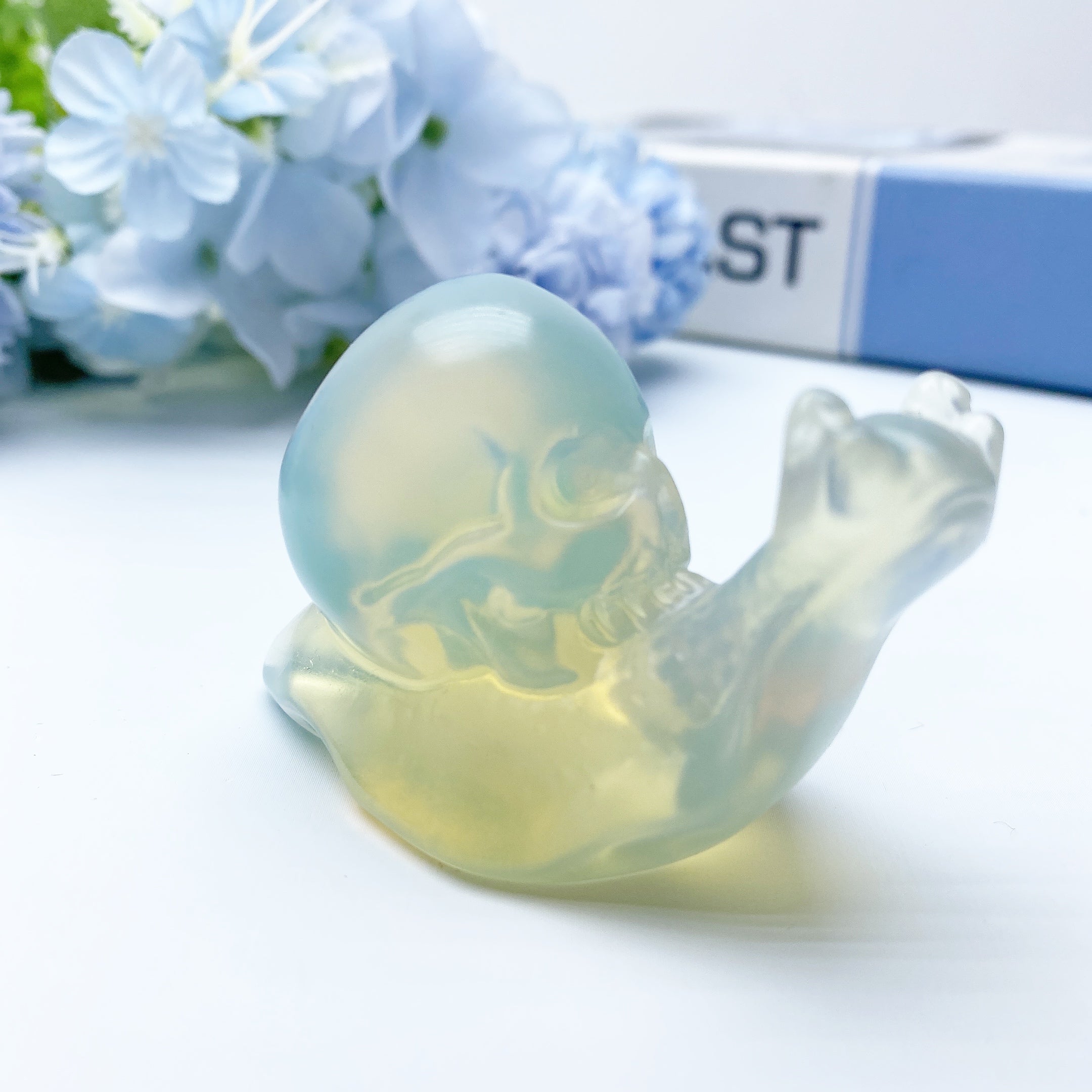 2.4-inch Mixed Crystal Snail Carvings for Healing