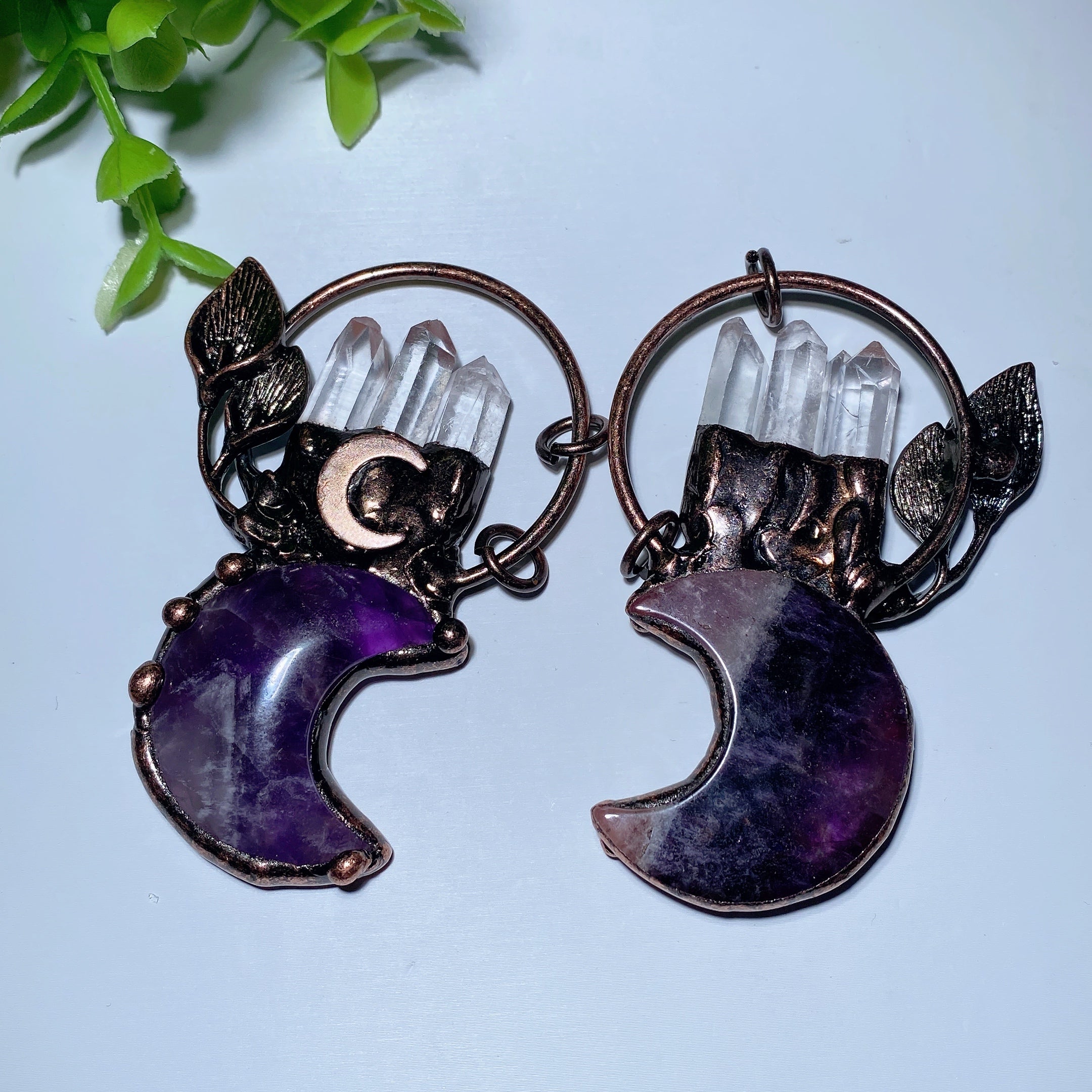 Pendentif lune en améthyste de 7,1 cm avec cristal de quartz transparent