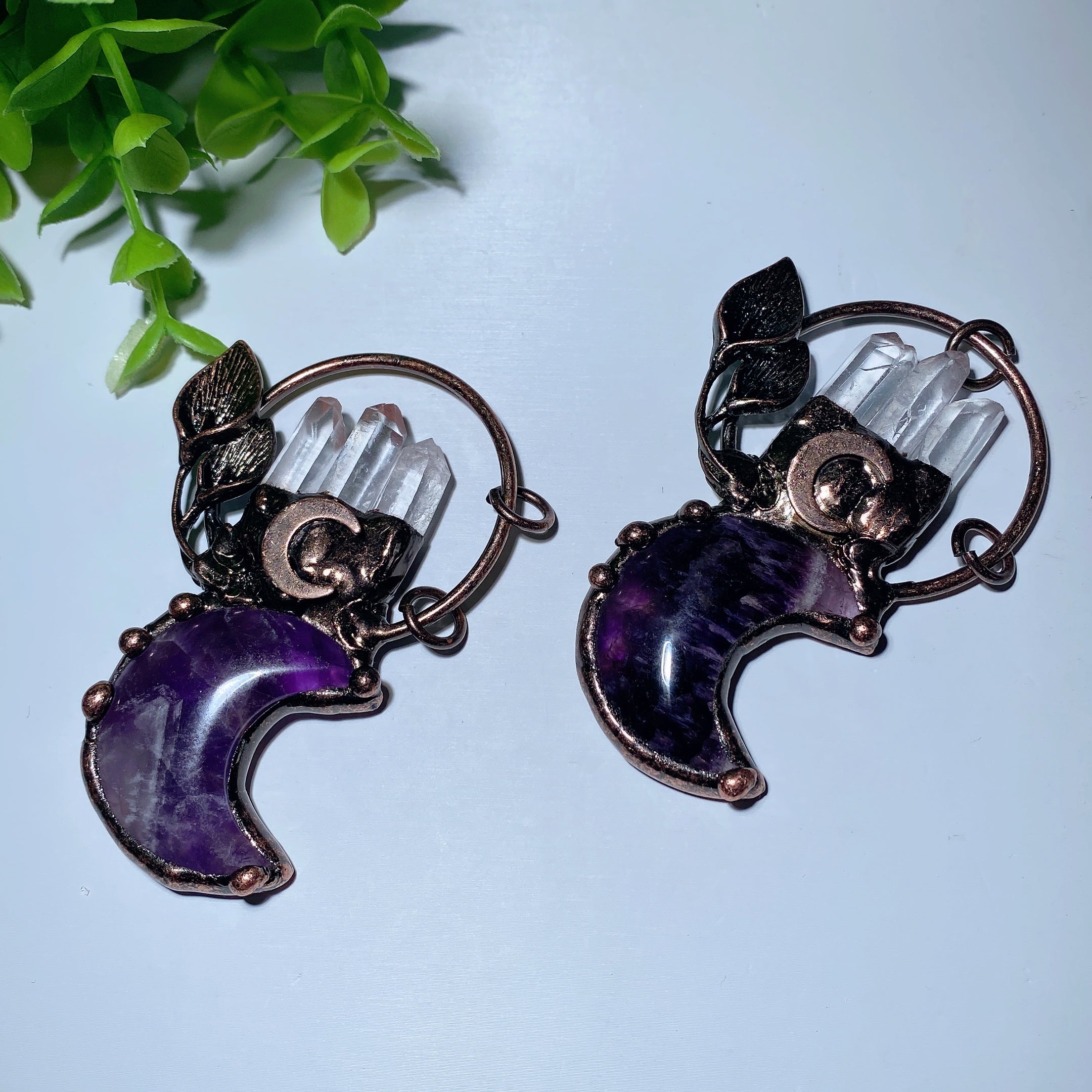 Pendentif lune en améthyste de 7,1 cm avec cristal de quartz transparent