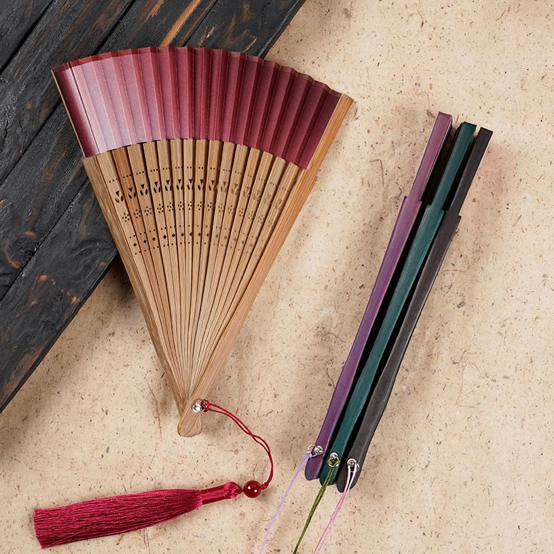Éventail pliable en bambou de 21,5 cm avec motif gravé creux dégradé