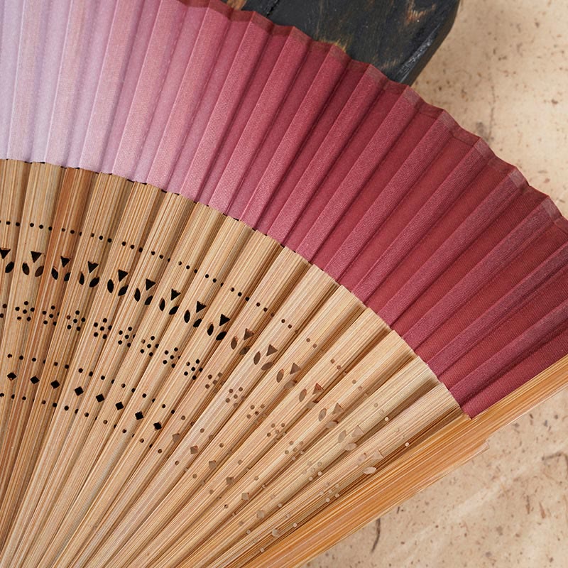 Éventail pliable en bambou de 21,5 cm avec motif gravé creux dégradé