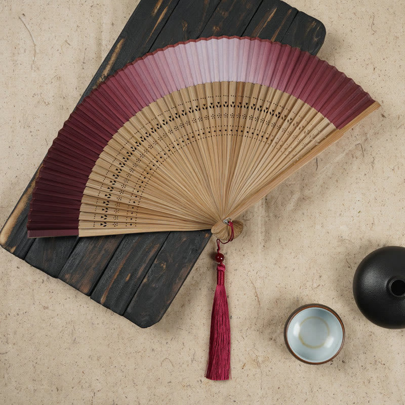Éventail pliable en bambou de 21,5 cm avec motif gravé creux dégradé