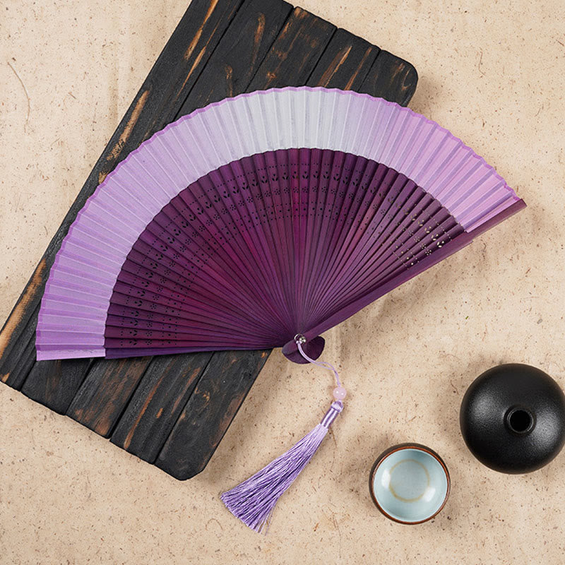 Éventail pliable en bambou de 21,5 cm avec motif gravé creux dégradé