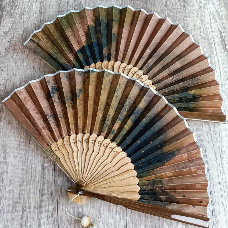 Éventail chinois pliable de 21 cm en soie Xiangyunsha et bambou