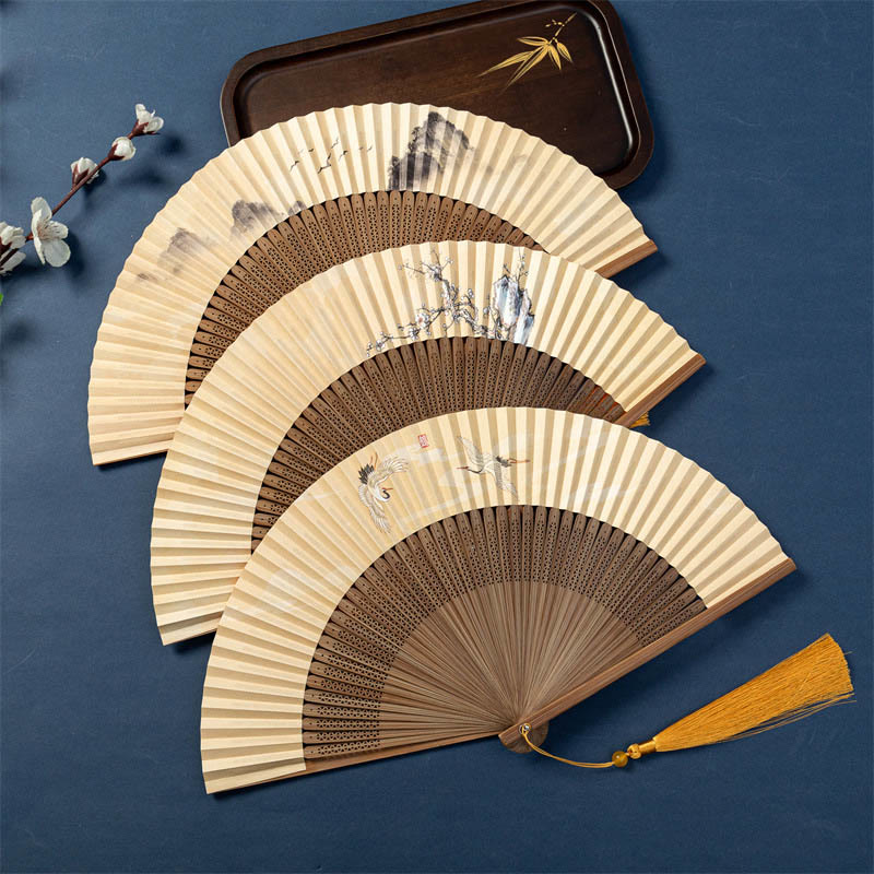 Éventail chinois pliable en soie de 22,5 cm | Motif libellule et lotus