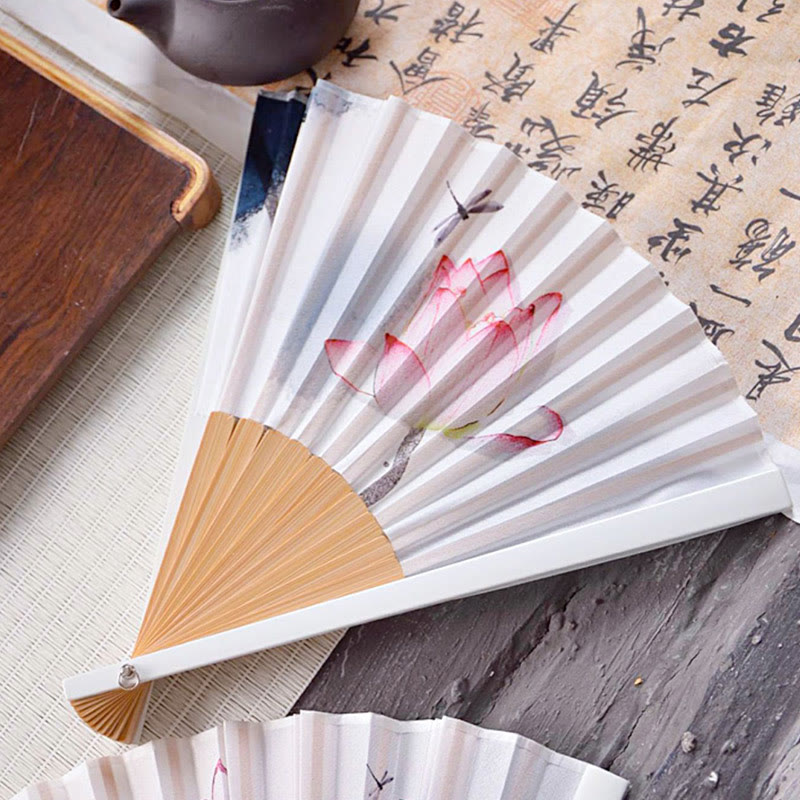 Éventail chinois pliable de 23,3 cm, motif lotus, peinture à l'encre, avec cadre en bambou