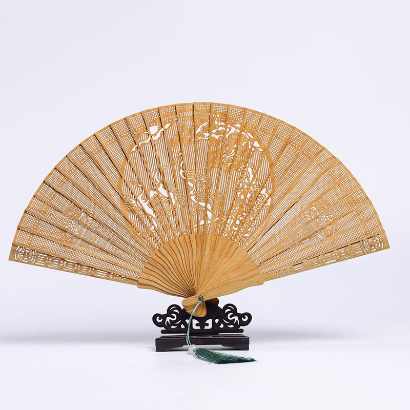 Éventail pliant en bois de santal vert, nuages ​​de bon augure, 23 cm