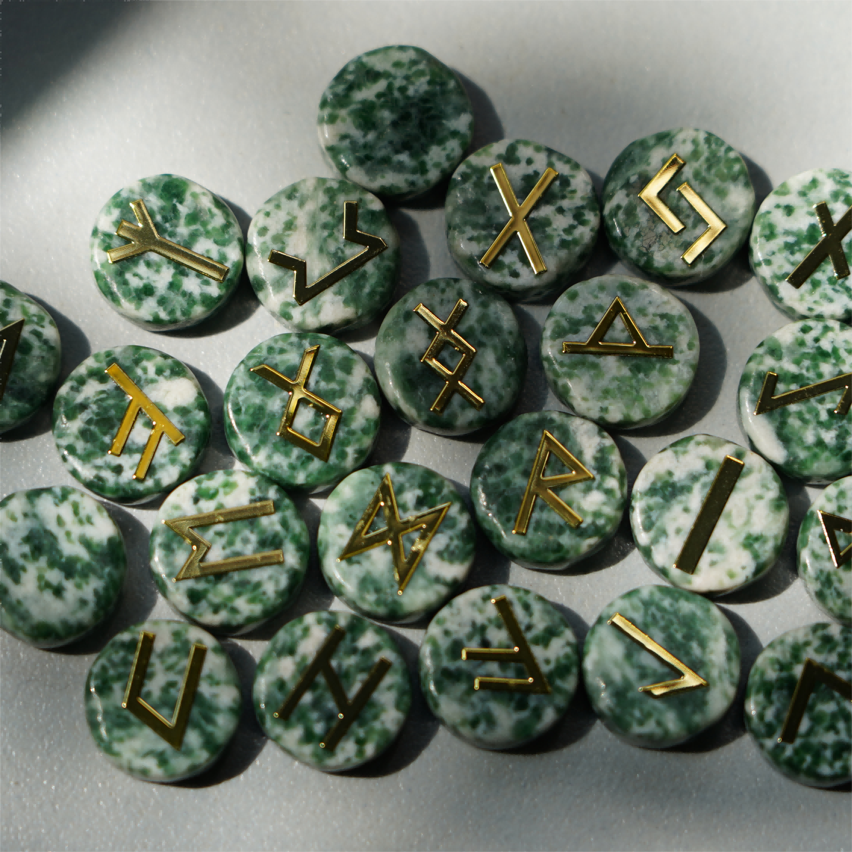 Ensemble de 25 runes de guérison en cristal mixte | Pierres polies de 15 mm