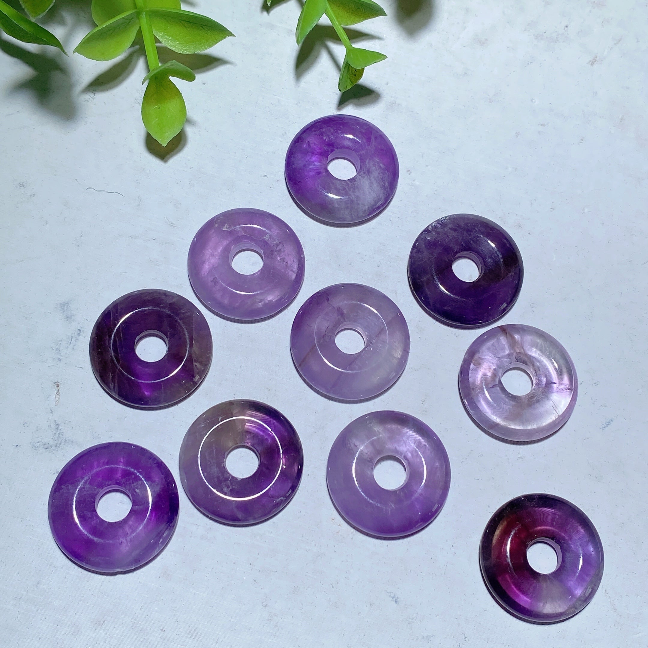 Collier spirituel avec pendentif mini donut en cristal mélangé de 2 cm