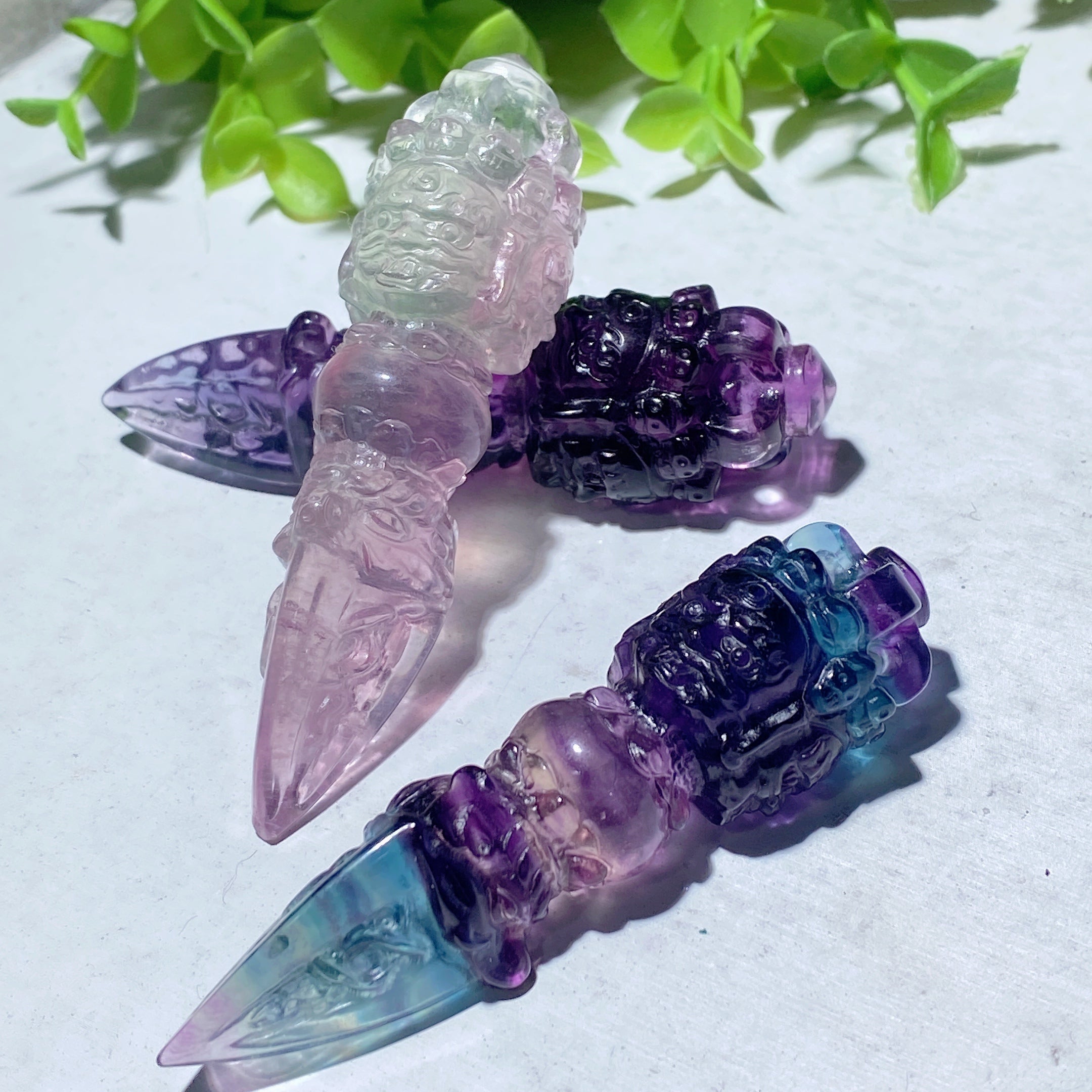 Pendentif de guérison en forme de pilon Vajra en fluorite de 3,1 pouces