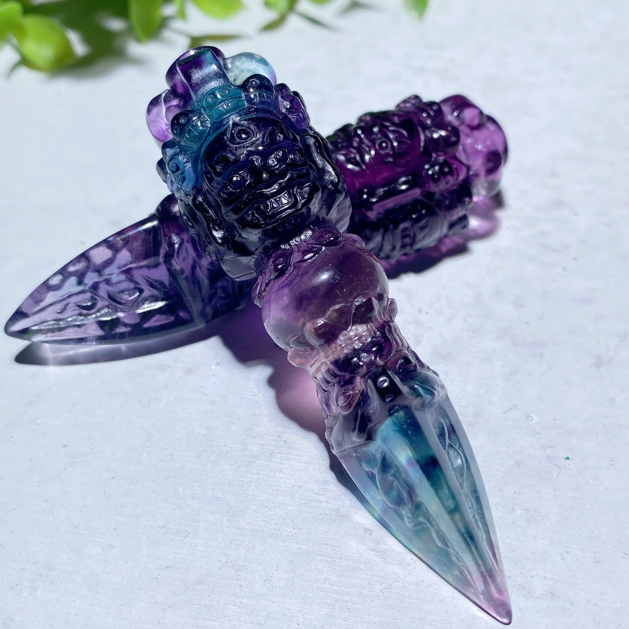 Pendentif de guérison en forme de pilon Vajra en fluorite de 3,1 pouces