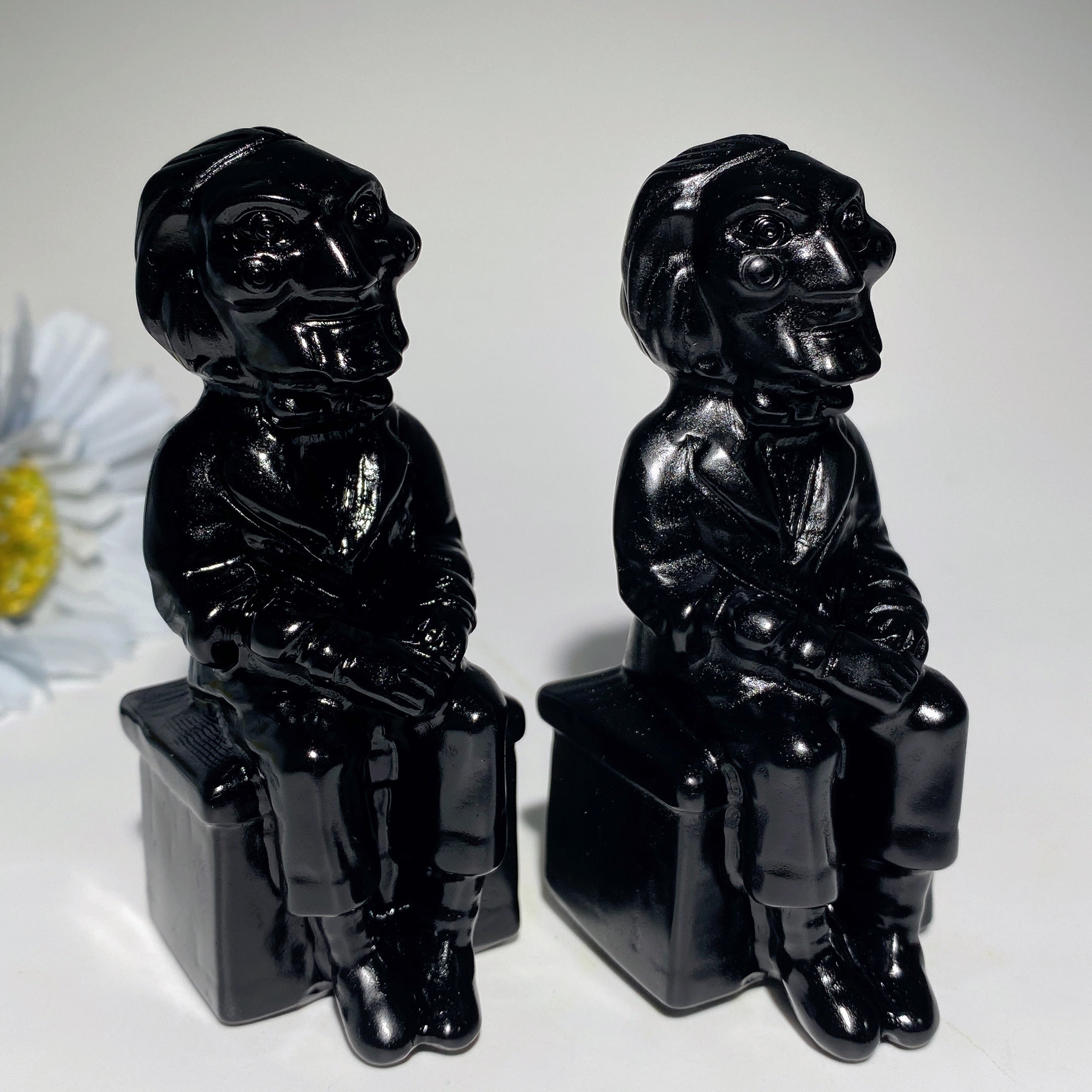 Figurine en cristal d'obsidienne noire de 8,1 cm sculptée pour la guérison