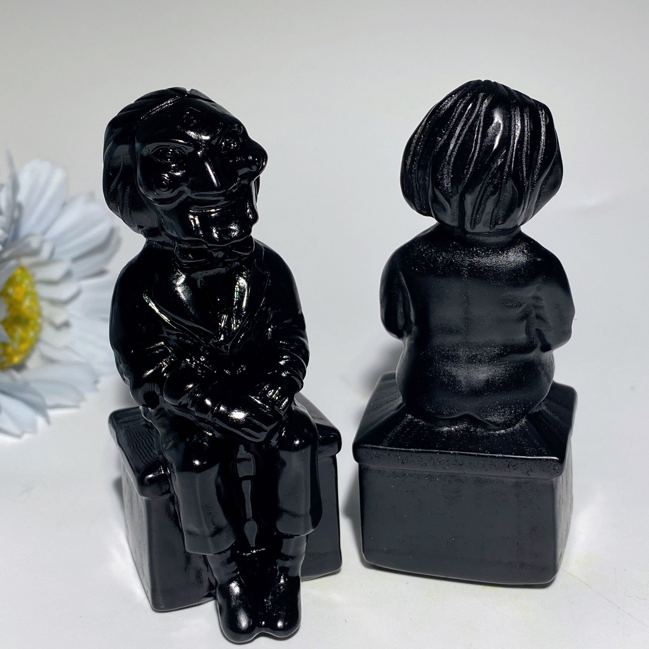 Figurine en cristal d'obsidienne noire de 8,1 cm sculptée pour la guérison