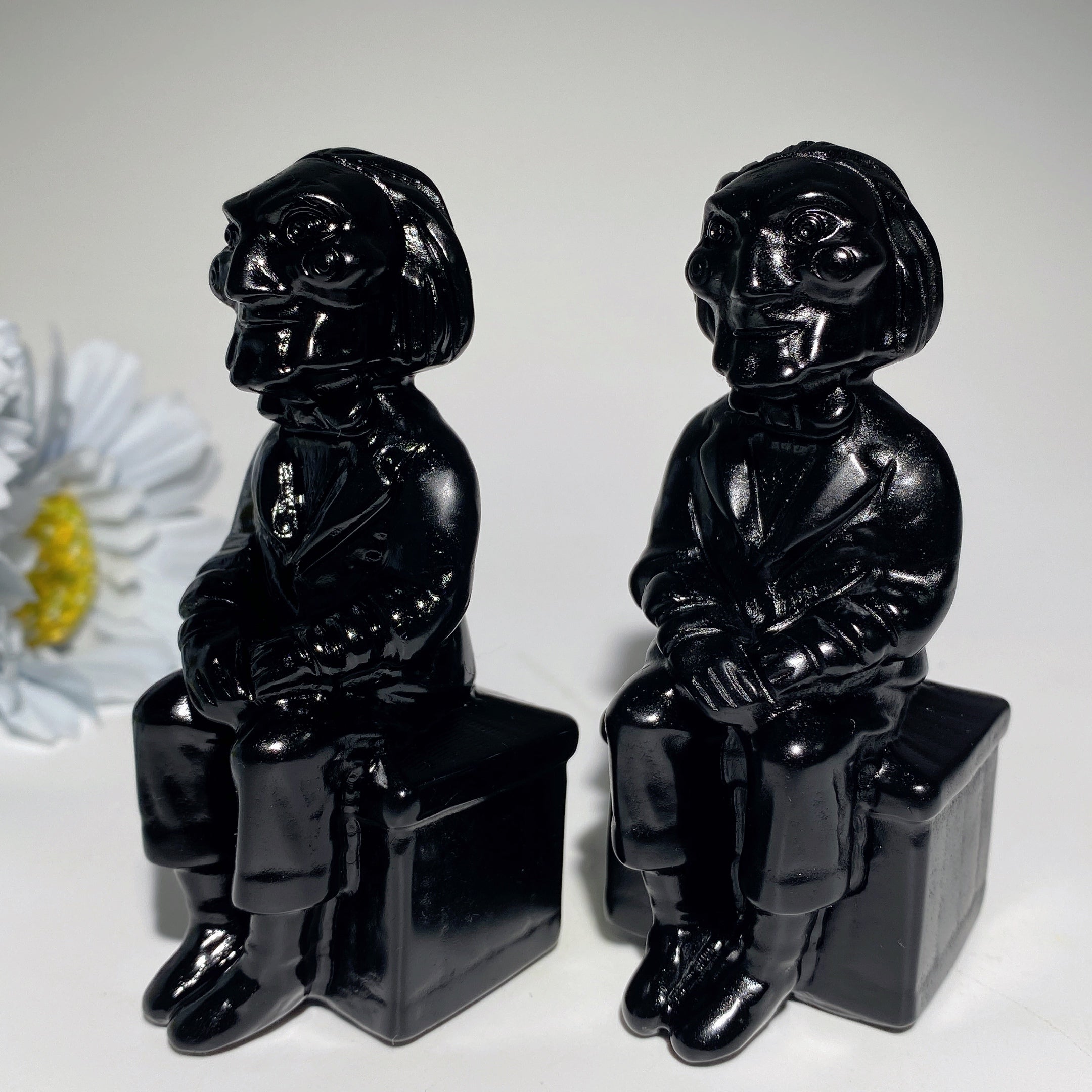 Figurine en cristal d'obsidienne noire de 8,1 cm sculptée pour la guérison