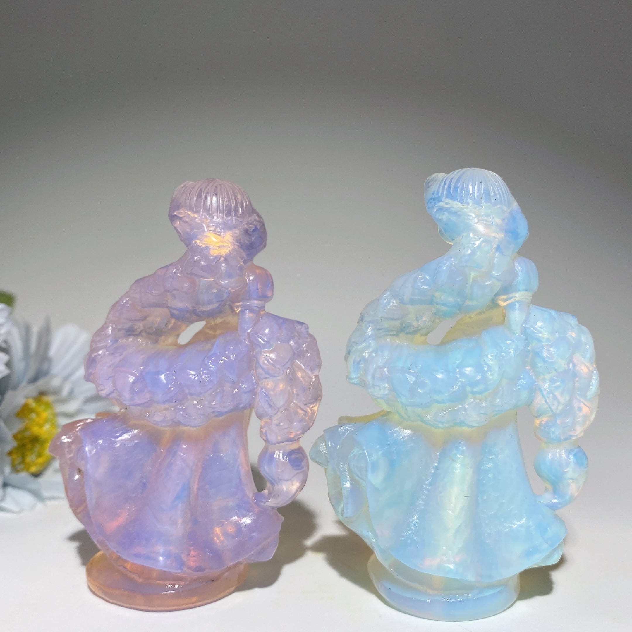 Figurine Raiponce en cristal d'opalite sculptée de 3,3 pouces