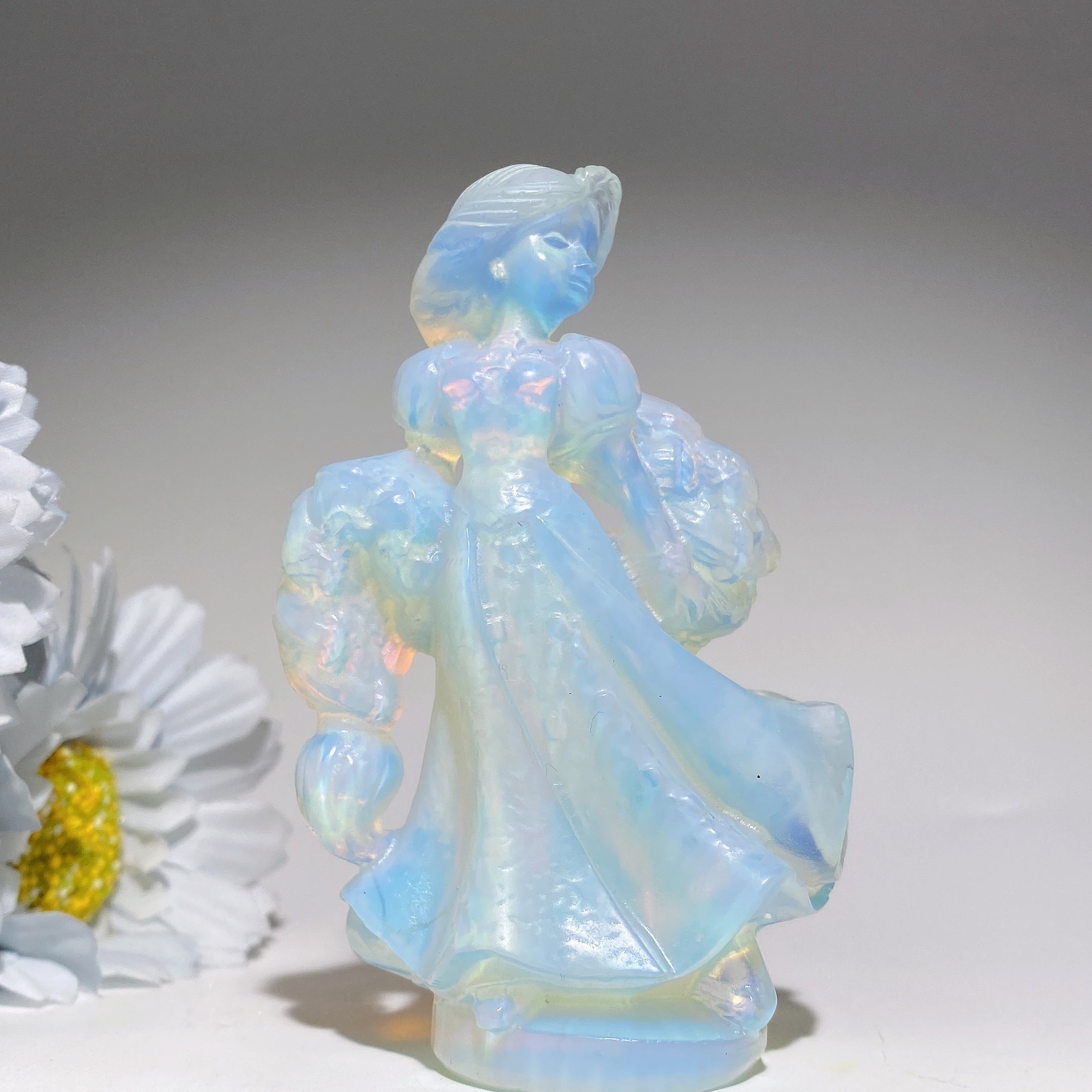 Figurine Raiponce en cristal d'opalite sculptée de 3,3 pouces
