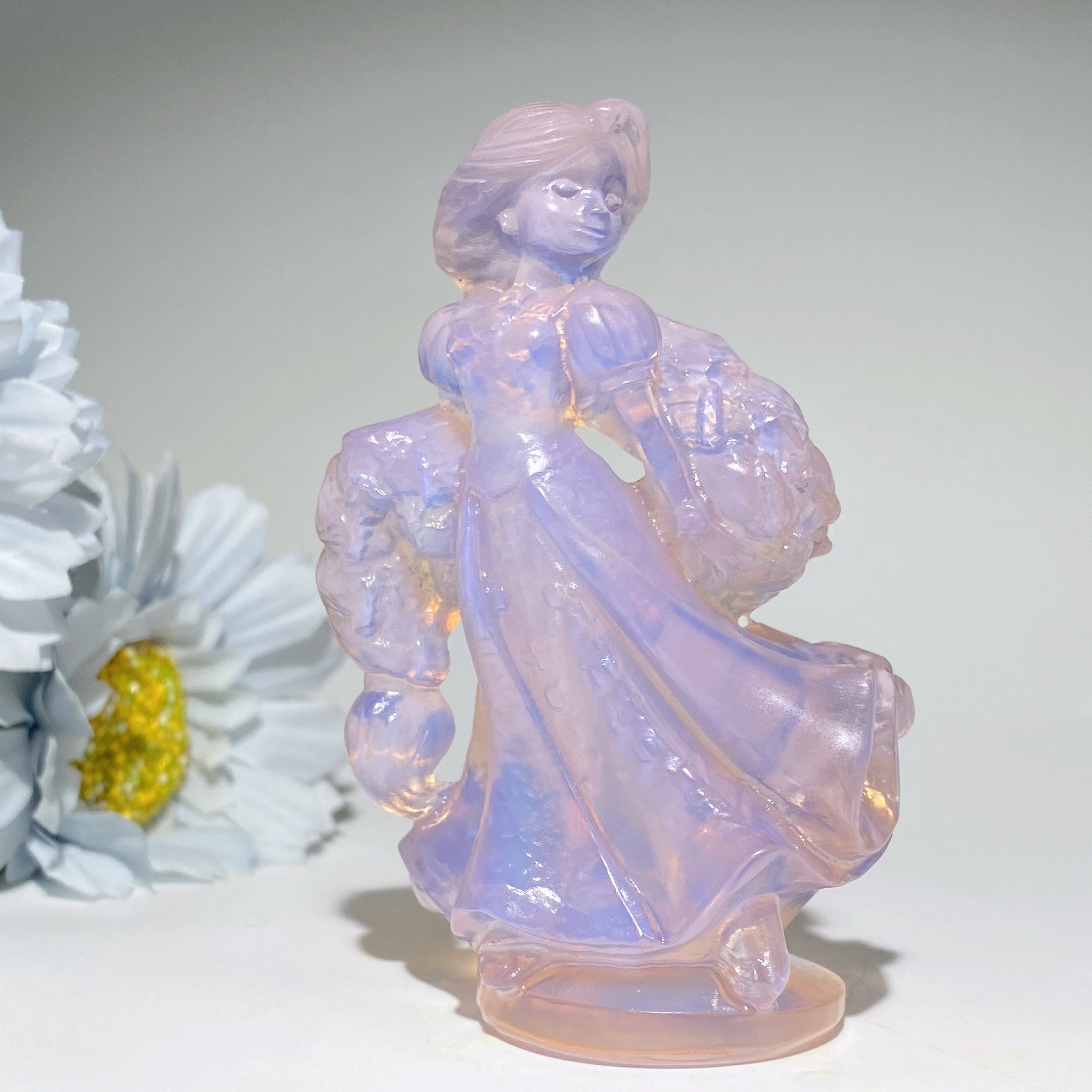 Figurine Raiponce en cristal d'opalite sculptée de 3,3 pouces