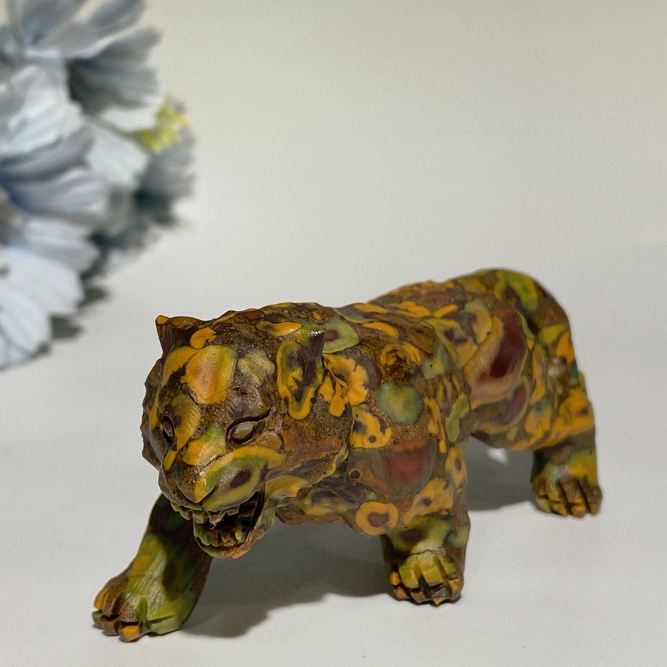 Sculptures de tigre en cristal de 3,5 pouces en sodalite et jaspe fruité