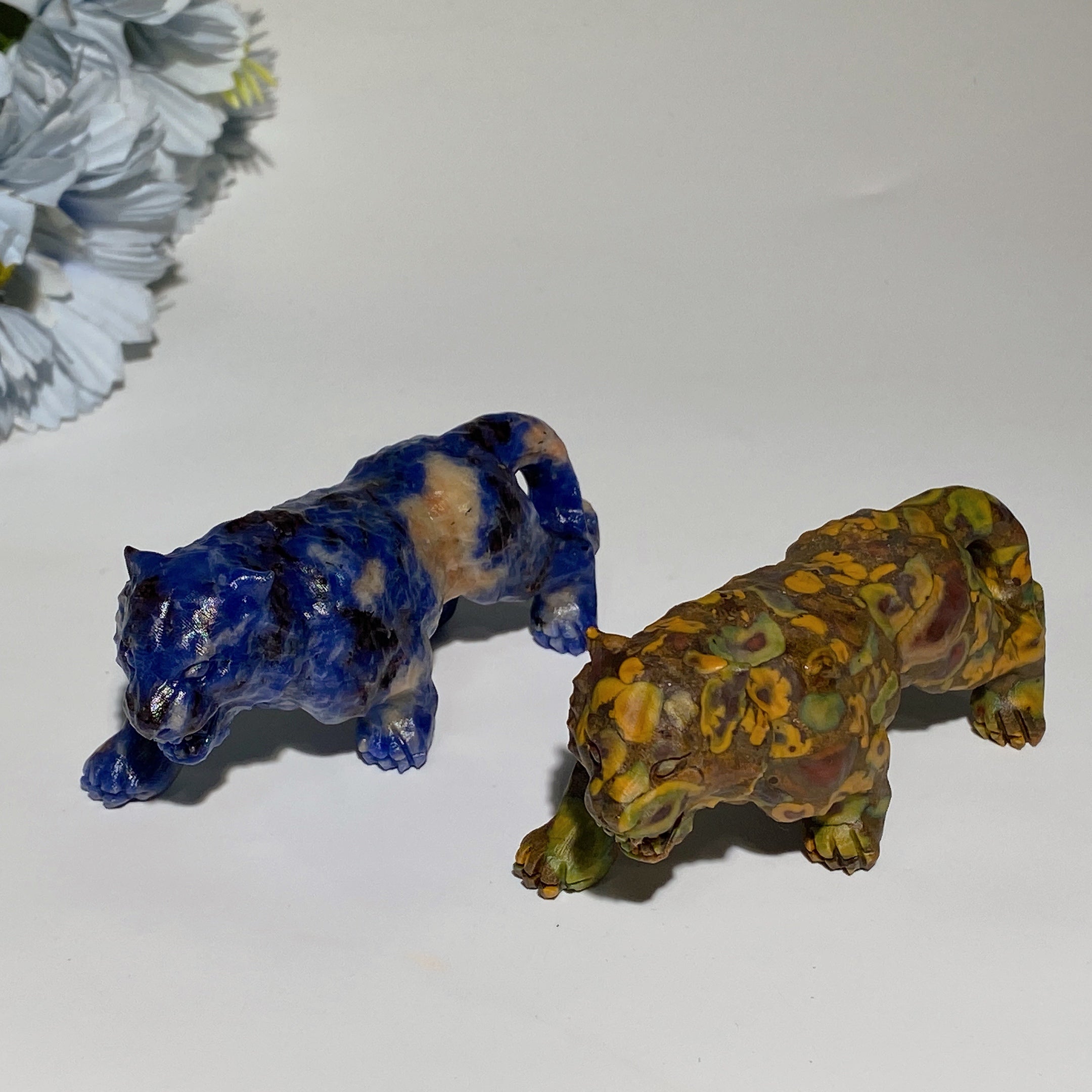 Sculptures de tigre en cristal de 3,5 pouces en sodalite et jaspe fruité