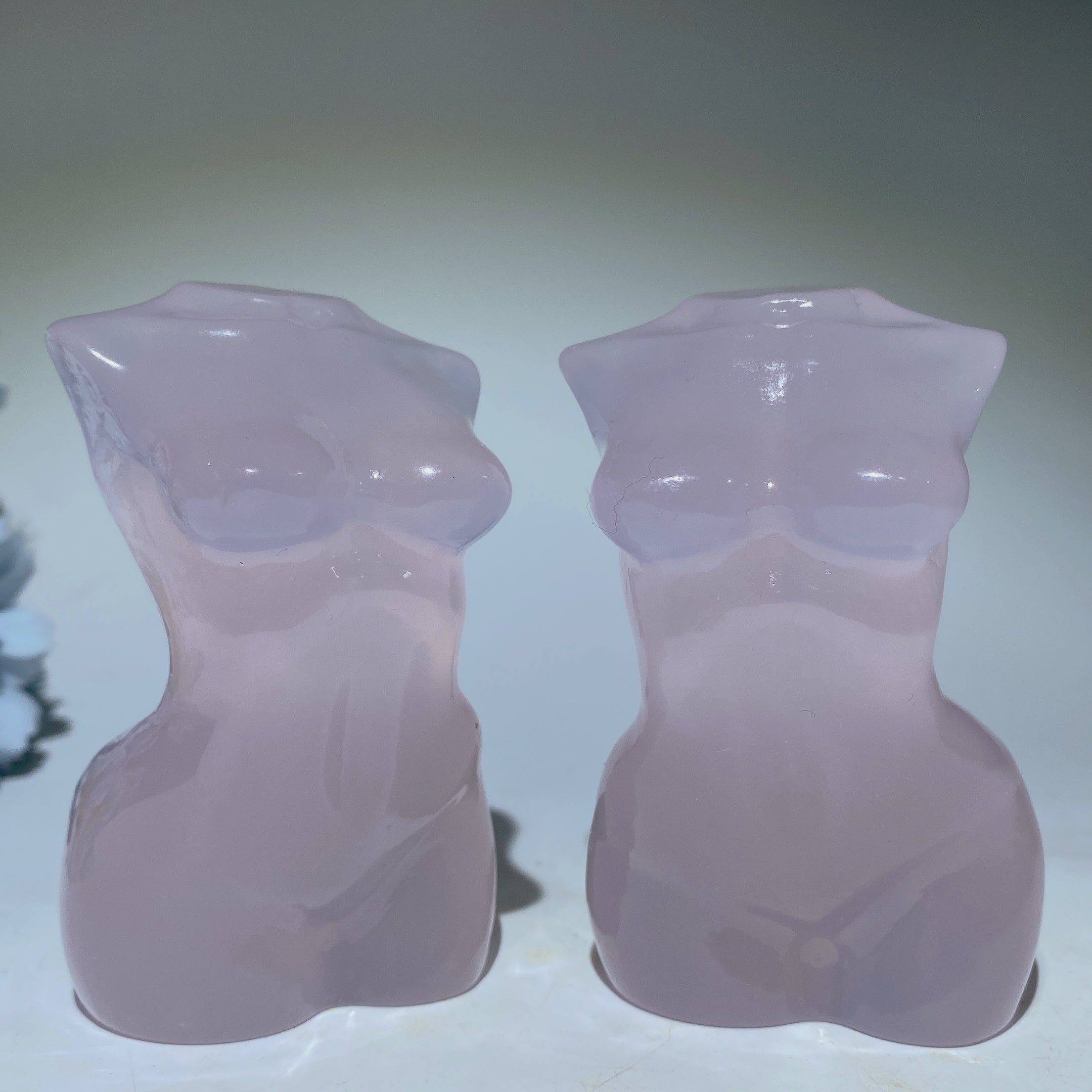 Figurine sculptée en cristal réactif aux UV de 9 cm pour la guérison
