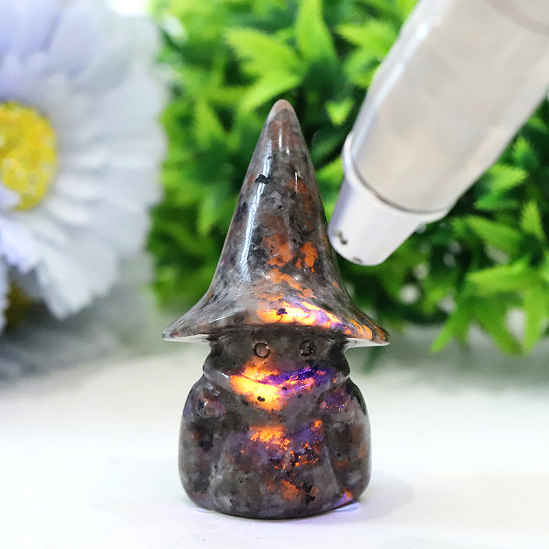 Figurine sculptée en cristal Yooperlite de 3 pouces représentant un bébé sorcière