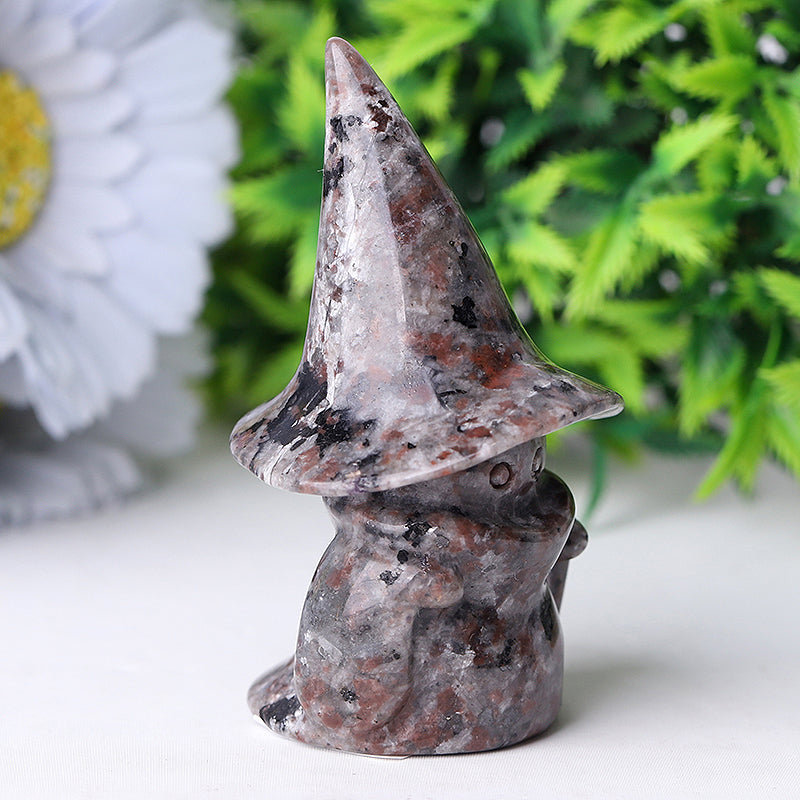 Figurine sculptée en cristal Yooperlite de 3 pouces représentant un bébé sorcière