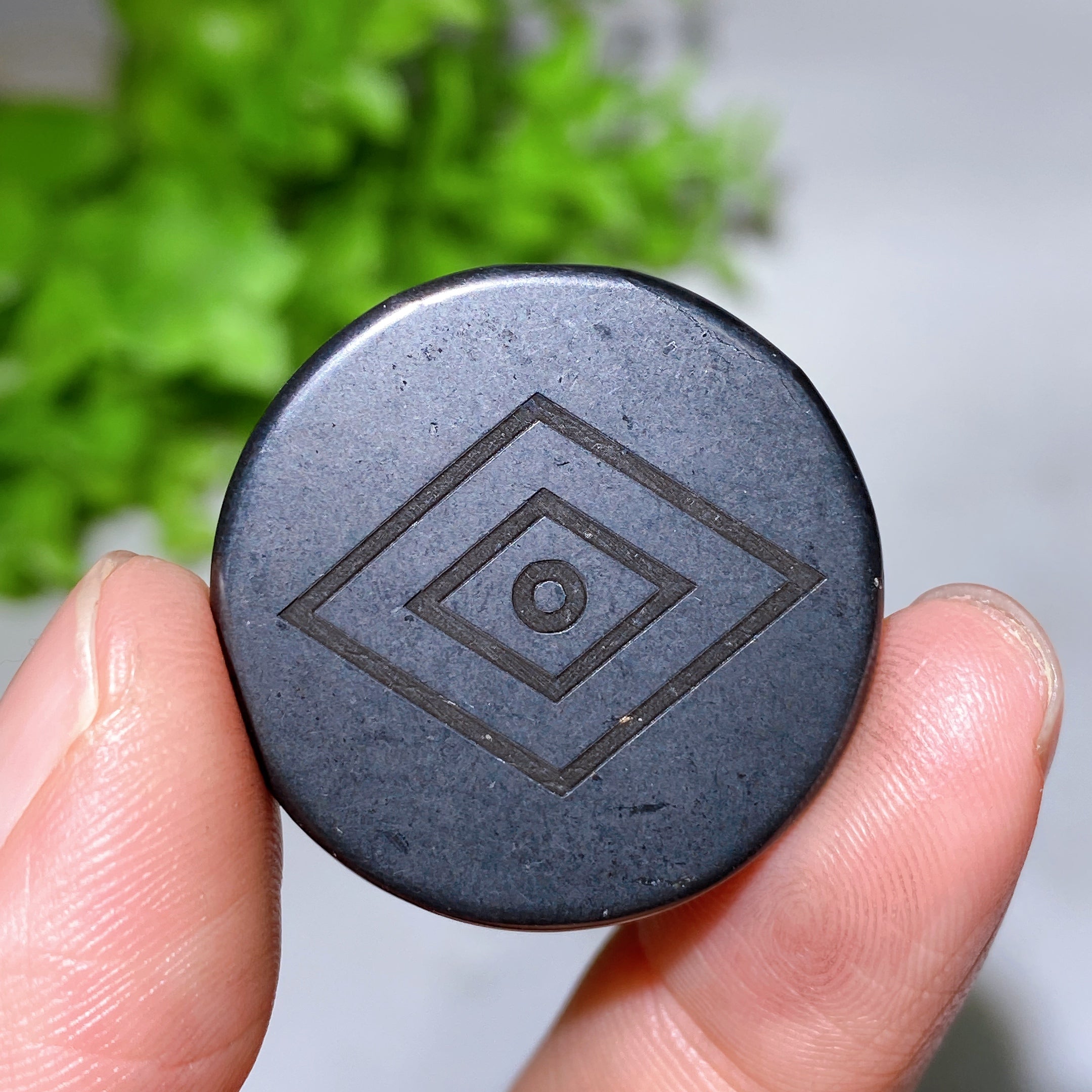 Dalle ronde en cristal de guérison schungite de 30 mm