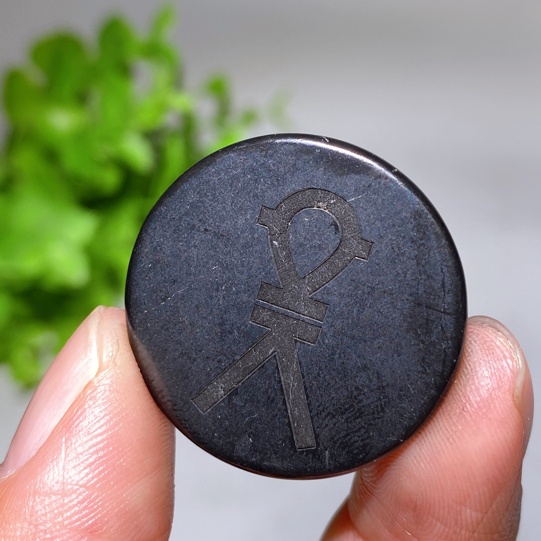 Dalle ronde en cristal de guérison schungite de 30 mm