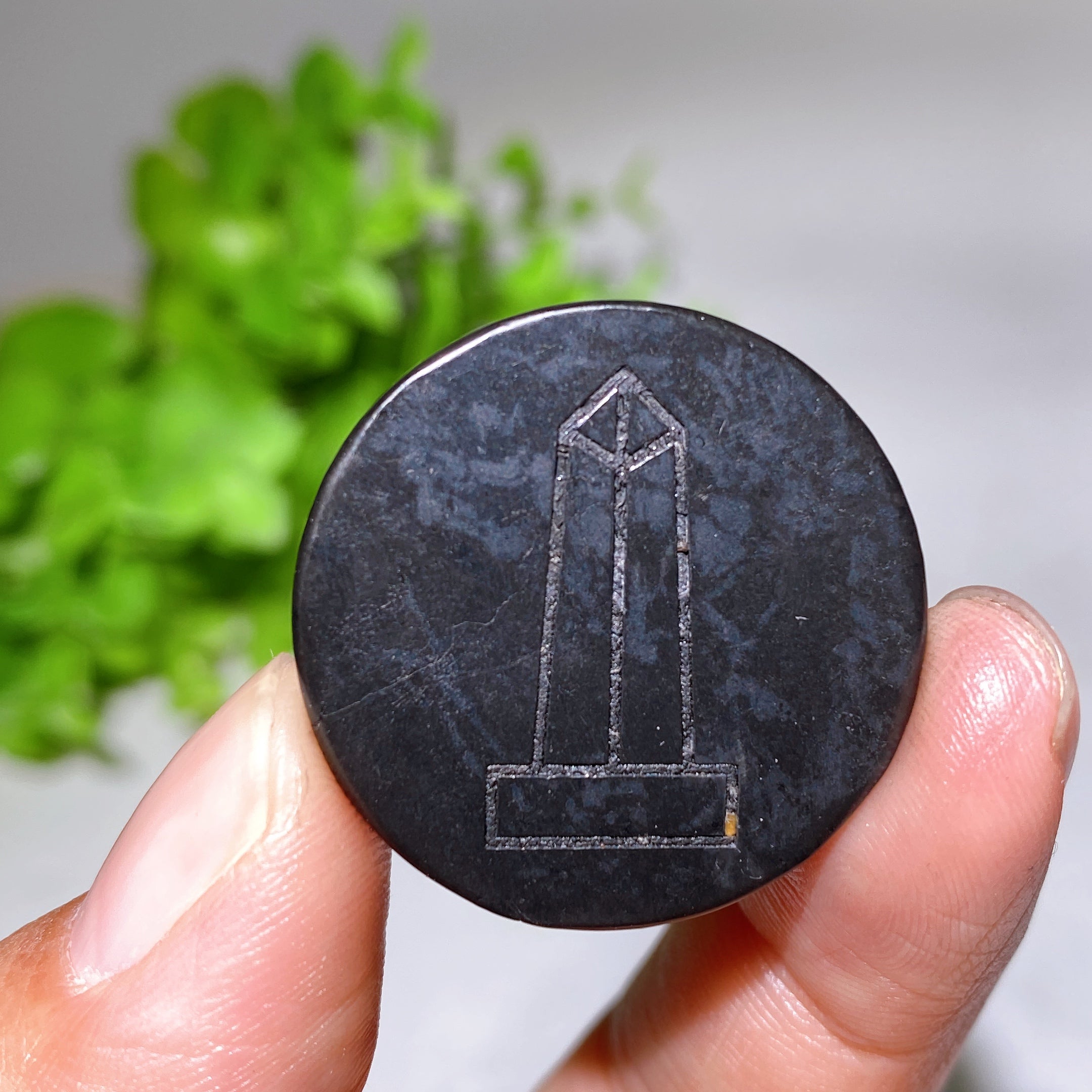 Dalle ronde en cristal de guérison schungite de 30 mm