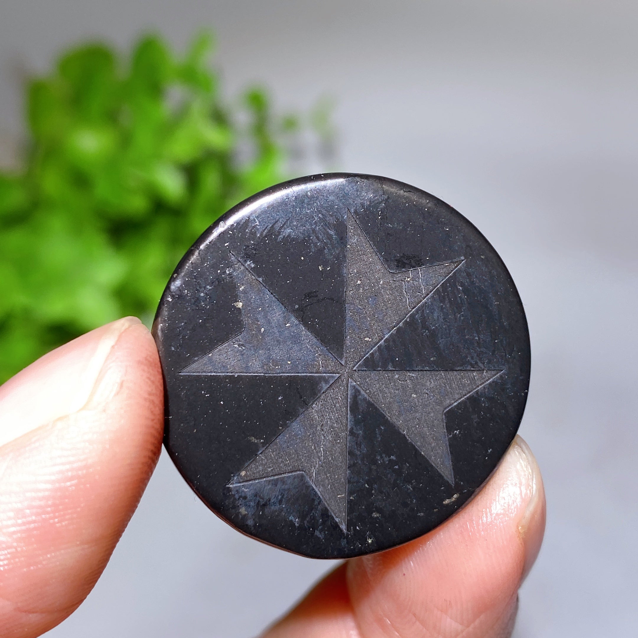 Dalle ronde en cristal de guérison schungite de 30 mm