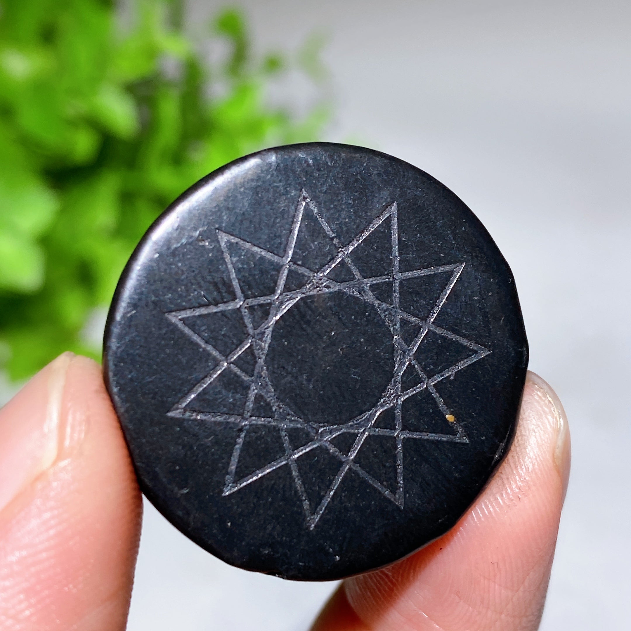 Dalle ronde en cristal de guérison schungite de 30 mm